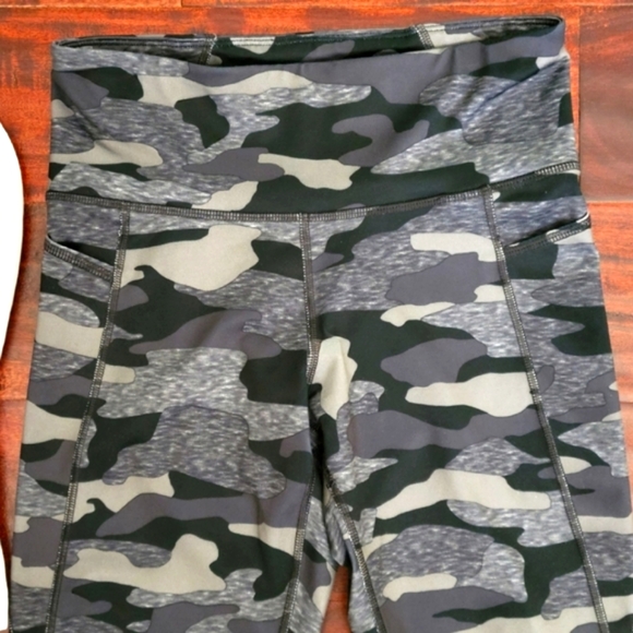 Girls Camo Leggings XL Girls Old Navy Leggings 14 XL Girls Camo Leggings - Picture 5 of 10